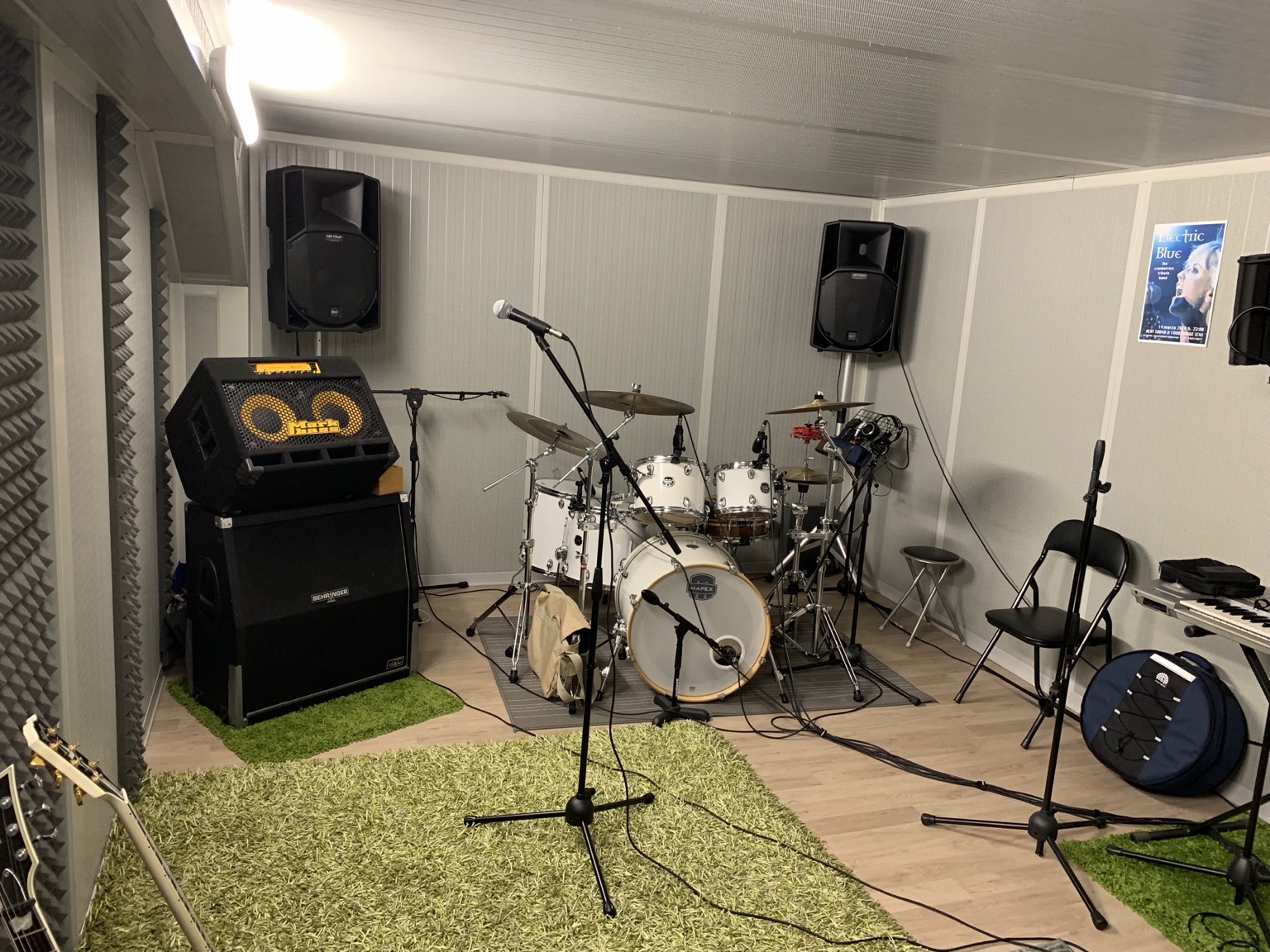 Sala prove utilizzata da Electric Blue Torino, poi diventata Circuiti Umani
